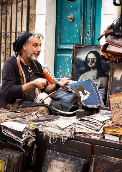 La Taverne De Platon Cabinet De Curiosites Aix En Provence Slide 2