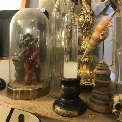 La Taverne De Platon Cabinet De Curiosites Aix En Provence 01 Barometre Vintage Cristaux 2