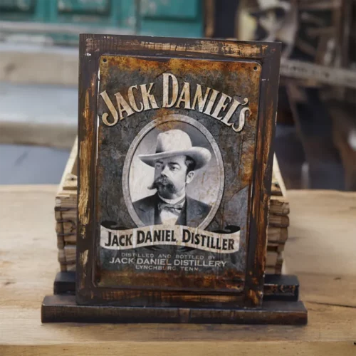 La Taverne De Platon Cabinet De Curiosites Aix En Provence 01 Jack Daniels
