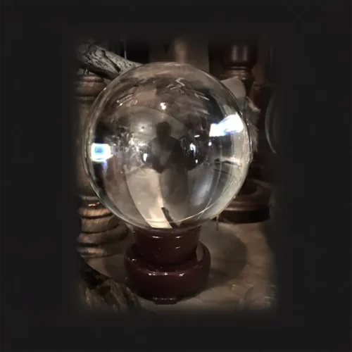 La Taverne De Platon Cabinet De Curiosites Aix En Provence 02 Boule De Cristal 2