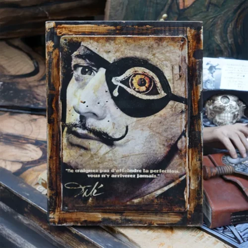 La Taverne De Platon Cabinet De Curiosites Aix En Provence 07 Dali