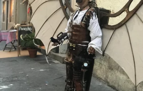 La Taverne De Platon Cabinet De Curiosites Aix En Provence Homme Volant 4