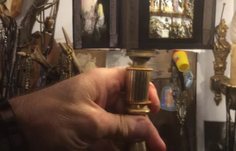 La Taverne De Platon Cabinet De Curiosites Aix En Provence Lampe Cinema 1