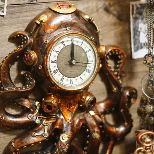 La Taverne De Platon Cabinet De Curiosites Aix En Provence Octopus Horloge 2